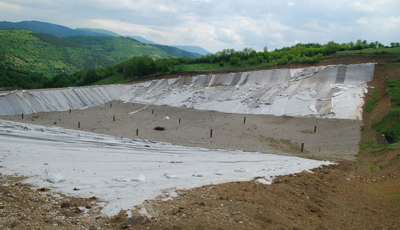 Пироћанци руше директора